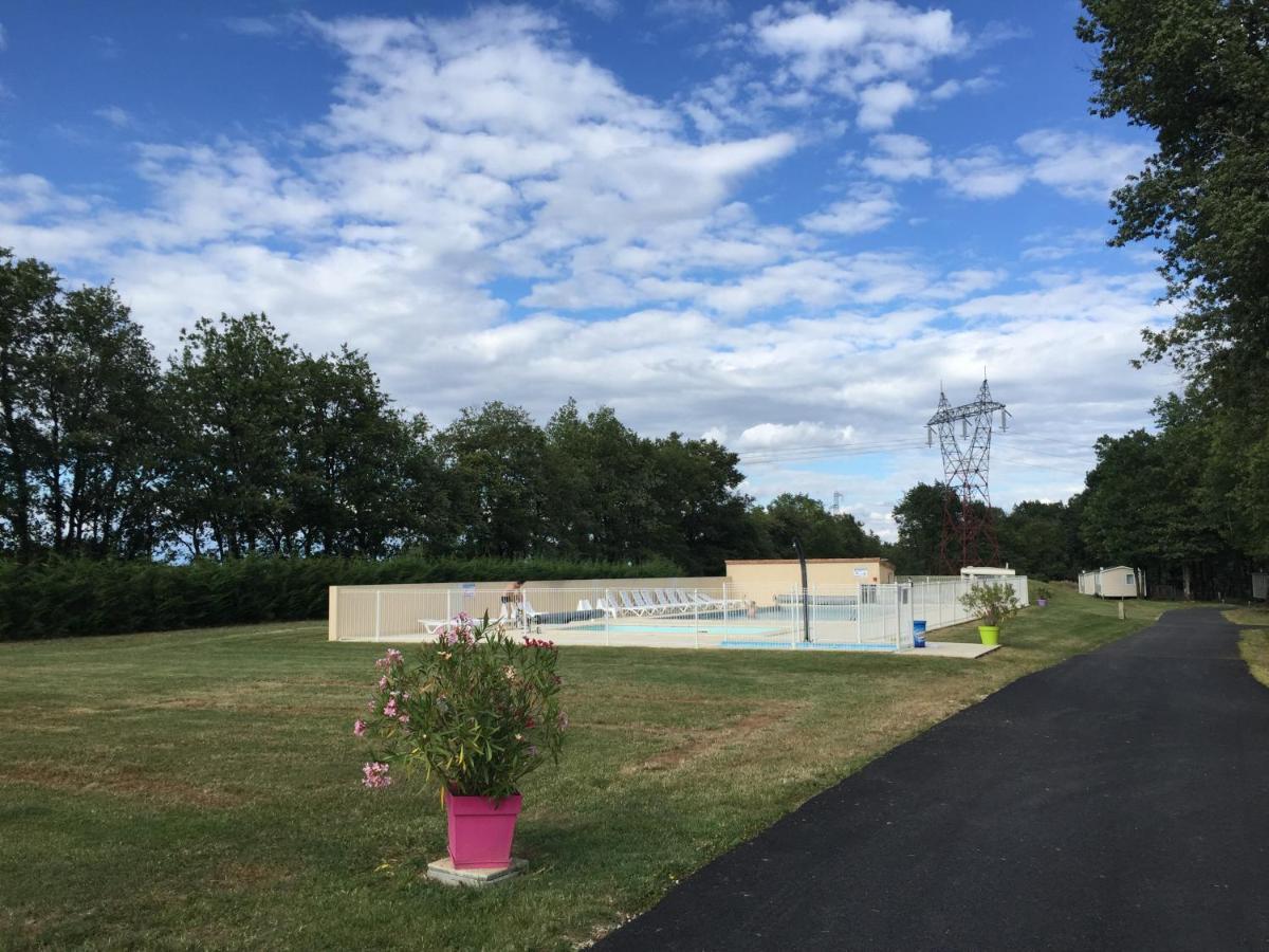 Coussay-les-Bois Camping Les Petites Minaudieres מראה חיצוני תמונה