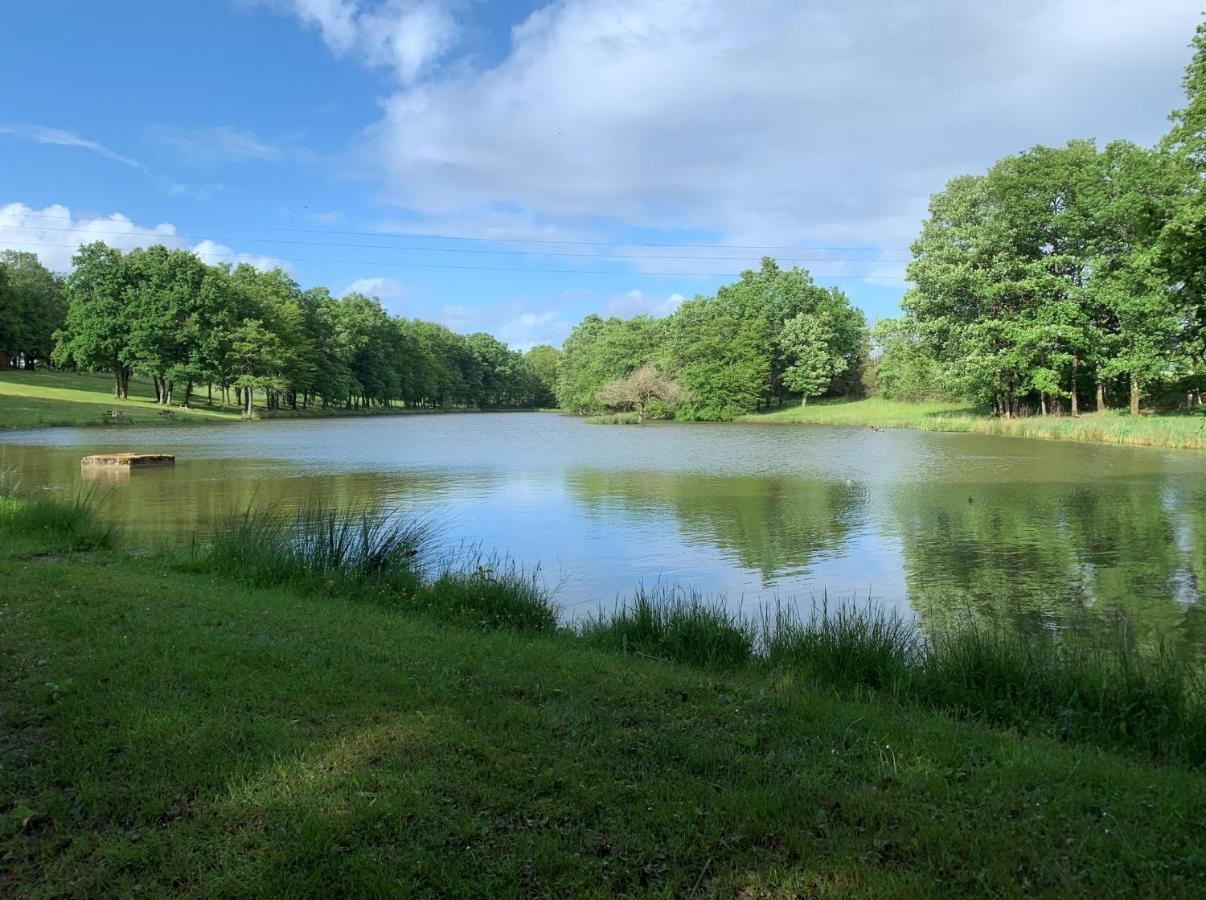 Coussay-les-Bois Camping Les Petites Minaudieres מראה חיצוני תמונה