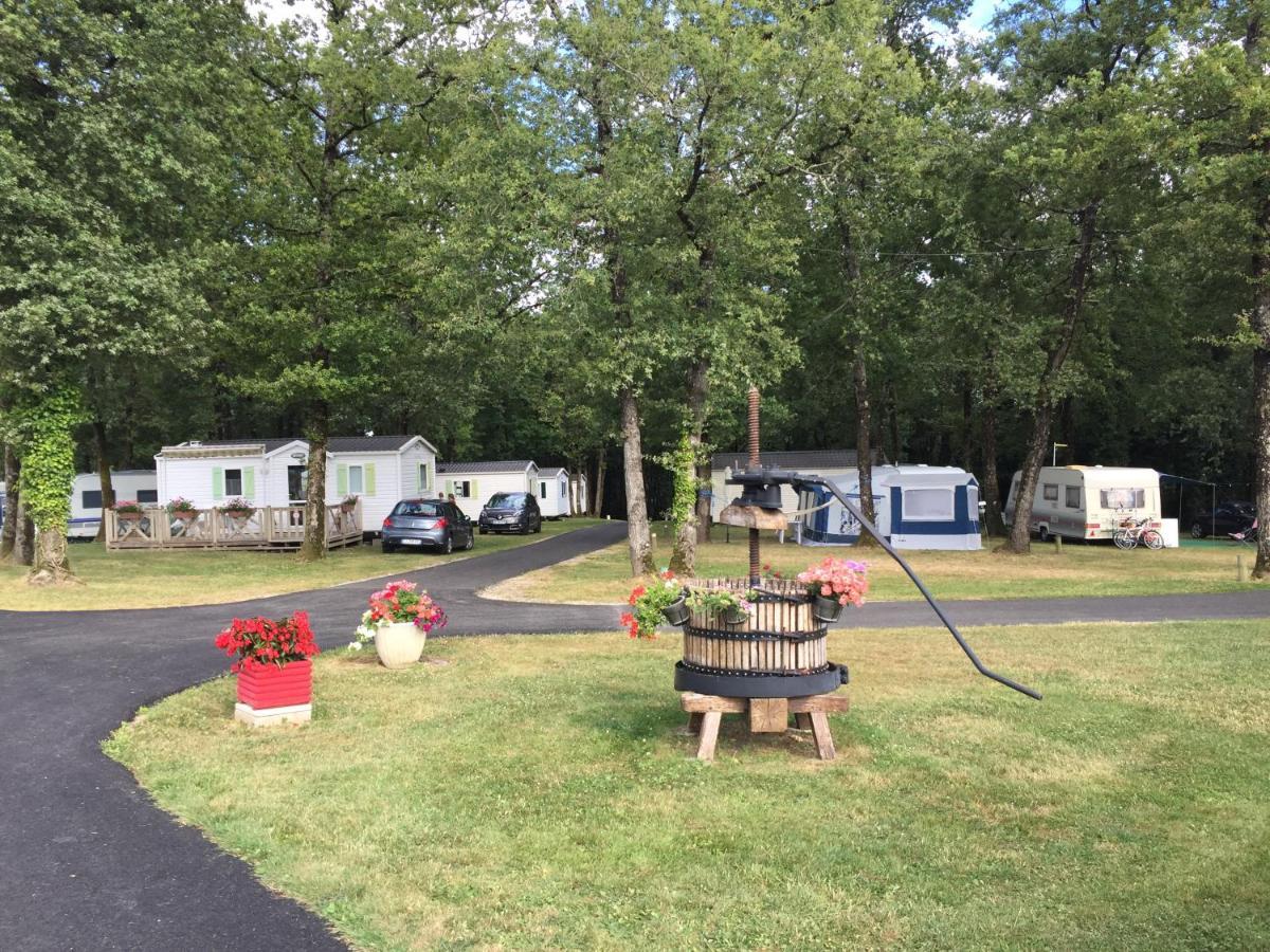 Coussay-les-Bois Camping Les Petites Minaudieres מראה חיצוני תמונה