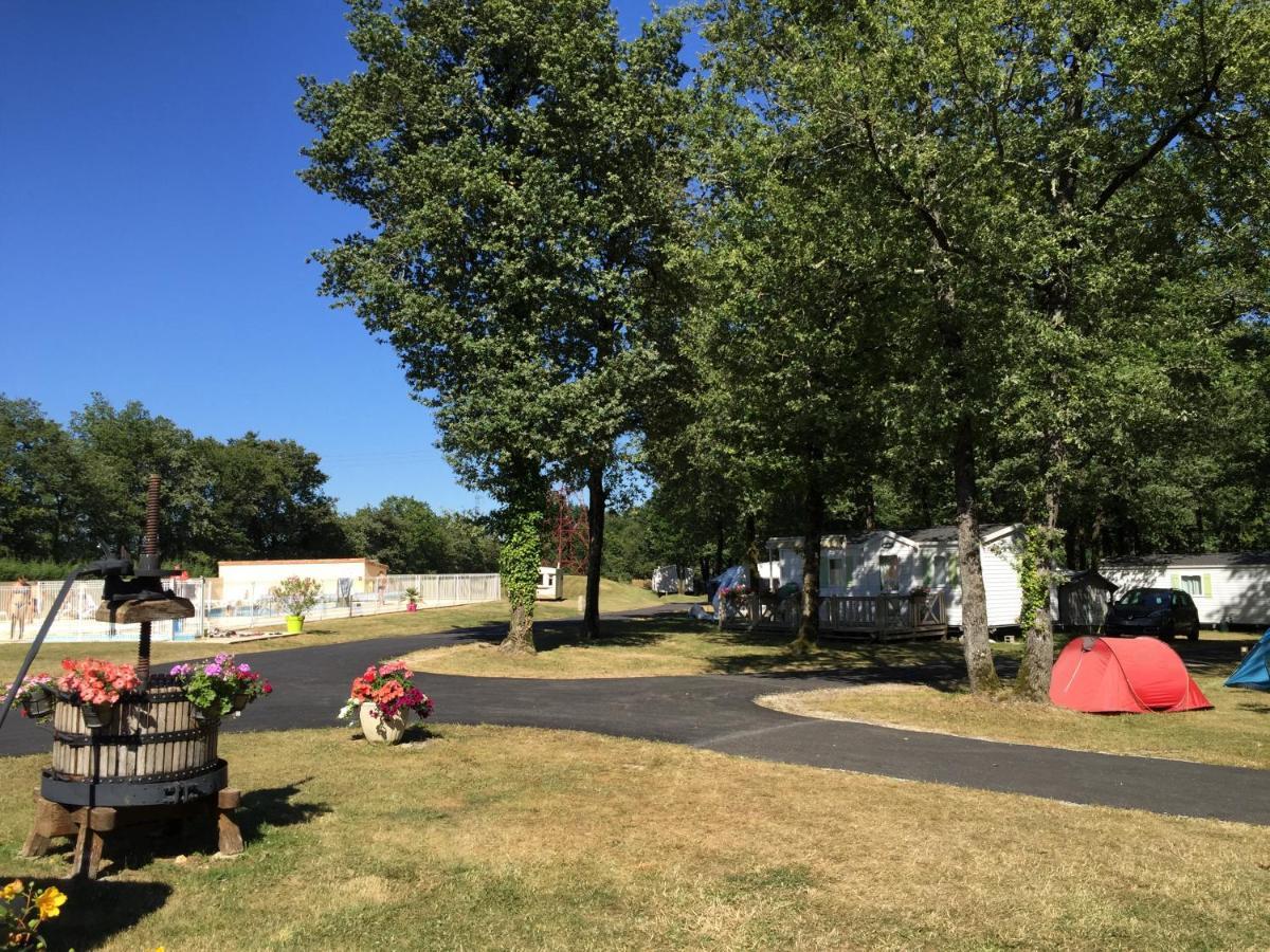 Coussay-les-Bois Camping Les Petites Minaudieres מראה חיצוני תמונה