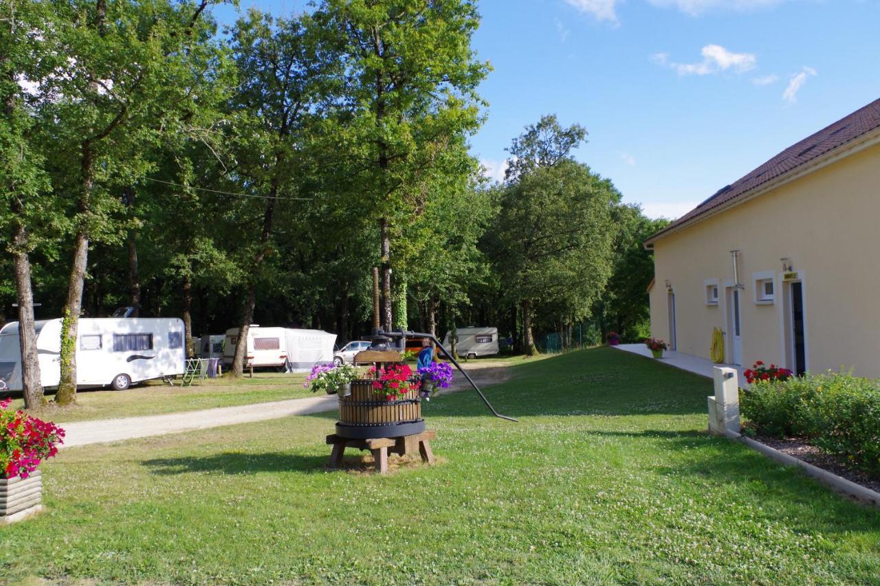 Coussay-les-Bois Camping Les Petites Minaudieres מראה חיצוני תמונה