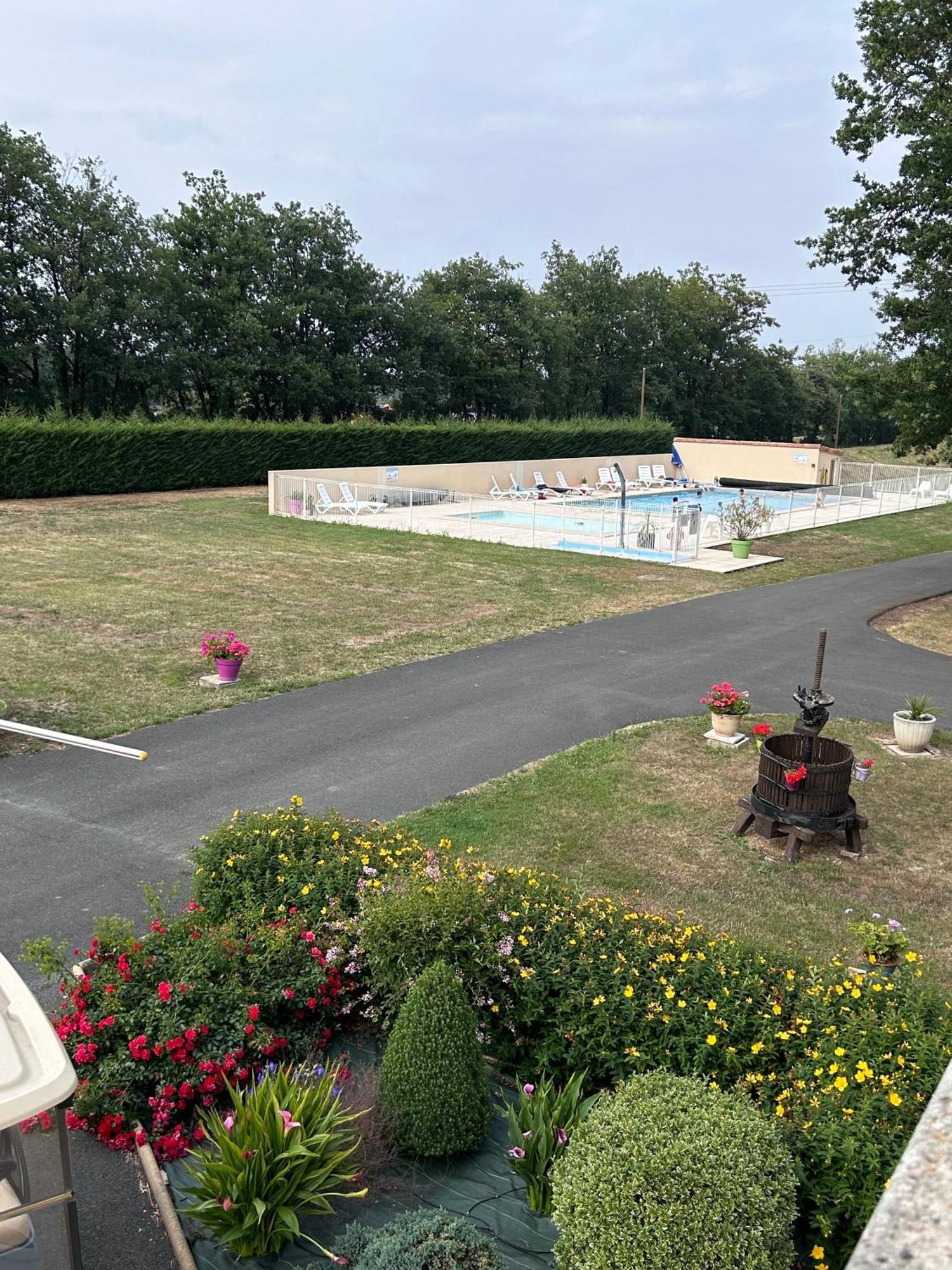 Coussay-les-Bois Camping Les Petites Minaudieres מראה חיצוני תמונה