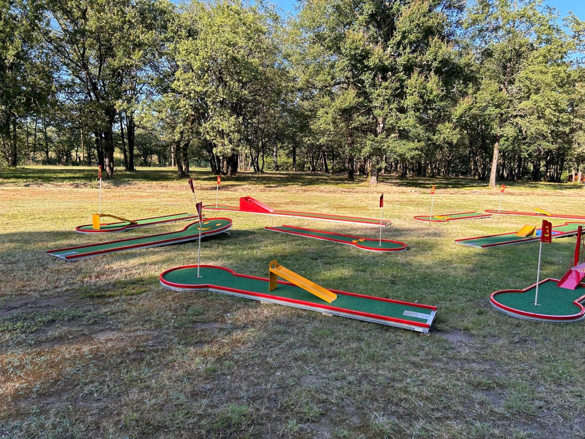 Coussay-les-Bois Camping Les Petites Minaudieres מראה חיצוני תמונה