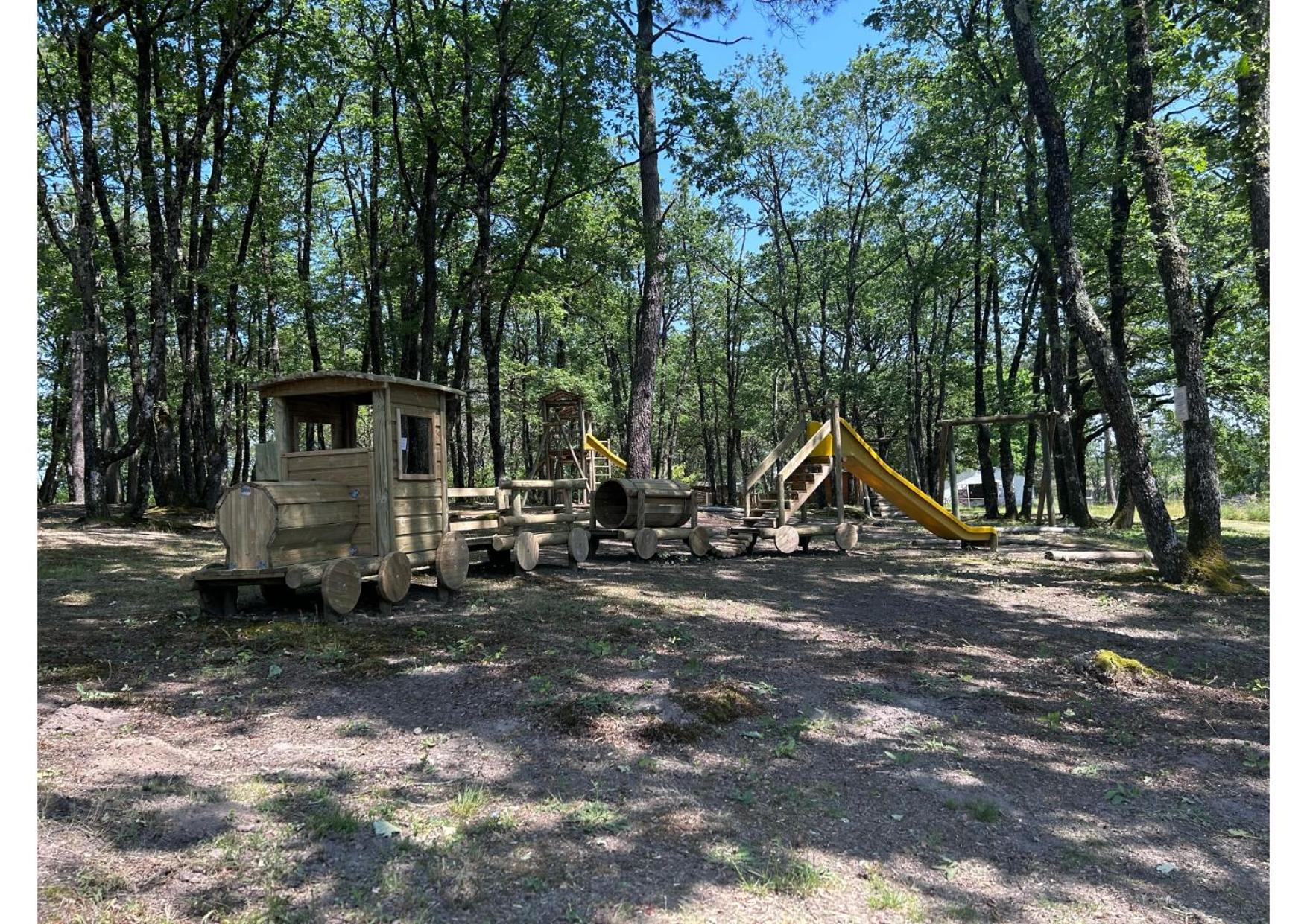 Coussay-les-Bois Camping Les Petites Minaudieres מראה חיצוני תמונה
